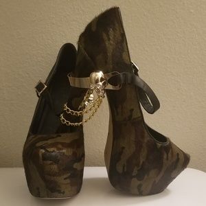 ZiGiny Camouflage Fur Maryjane Heels